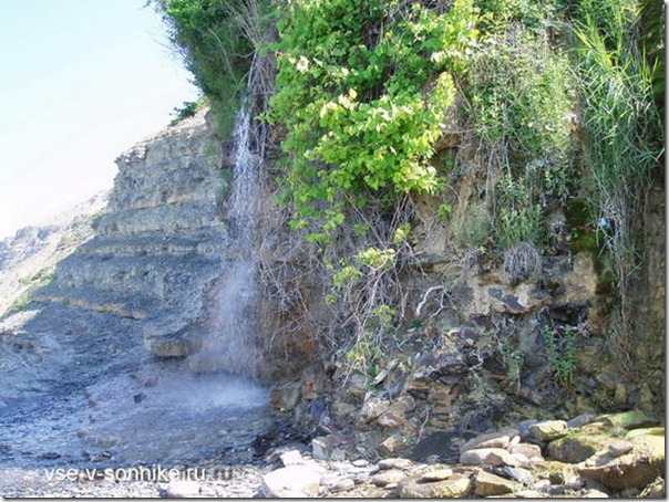 Жемчужный водопад на Утрише